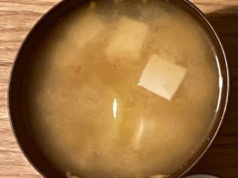 豆腐とじゃがいもと干し海老の味噌汁